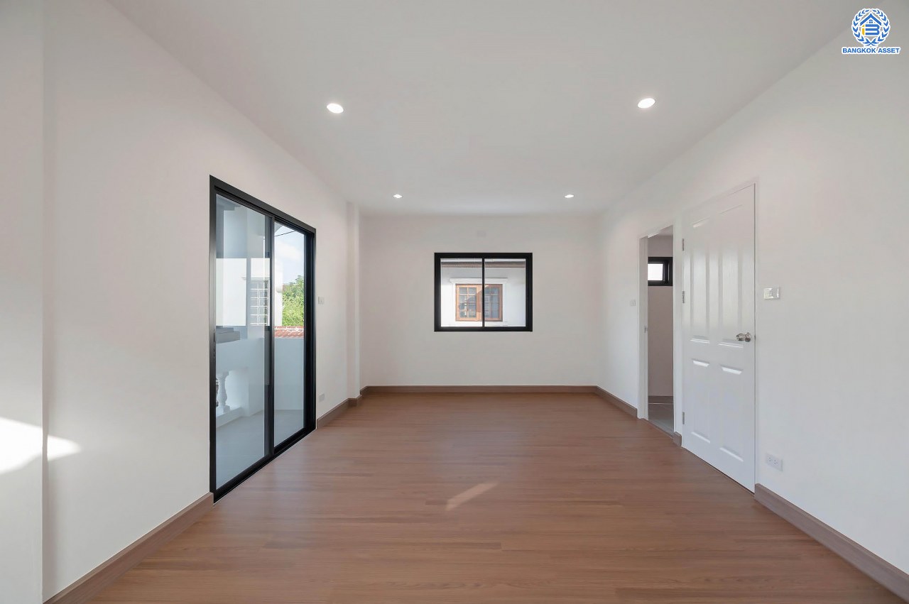 บ้านมือสองตกแต่งใหม่ โครงการ มณียา3 รัตนาธิเบศร์-ท่าอิฐ แบรนด์ Property Perfect หลังใหญ่ เนื้อที่ 61.3 ตร.ว. ฟังก์ชันครบ 3 ห้องนอน 2 ห้องน้ำ 1 ห้องอเนกประสงค์ 3 ที่จอดรถ บนทำเลเชื่อมต่อถนนรัตนาธิเบศร์ และถนนราชพฤกษ์ ใจกลาง 2 เซ็นทรัลฯ ใกล้ MRT "สถานีบางรักน้อยท่าอิฐ" และทางด่วน "งามวงศ์วาน"